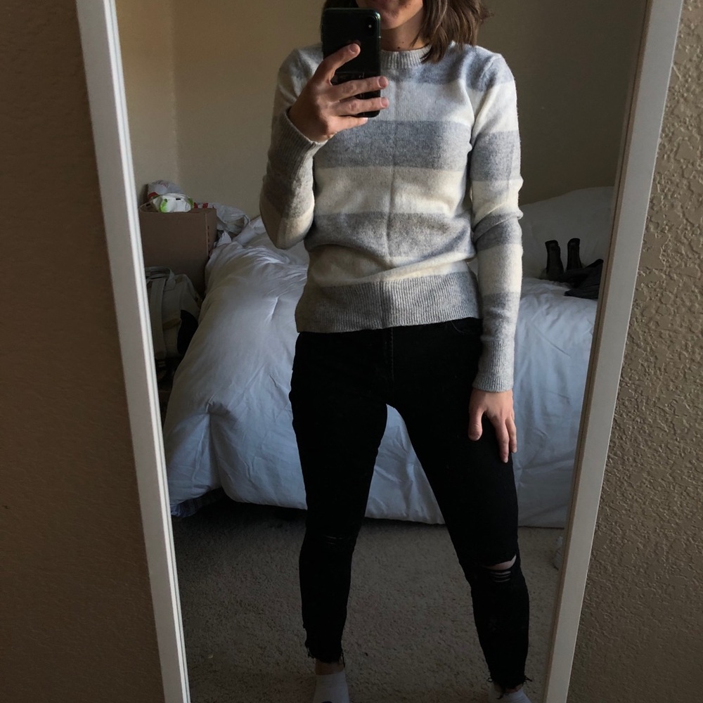 Gap sweater